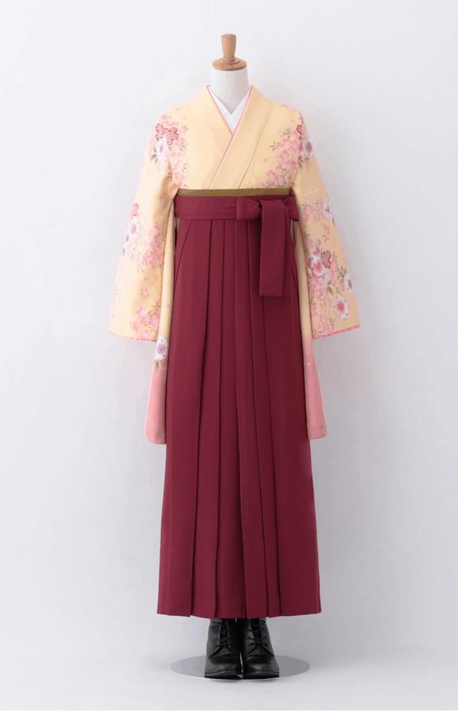 黄系の着物
エンジ系の袴