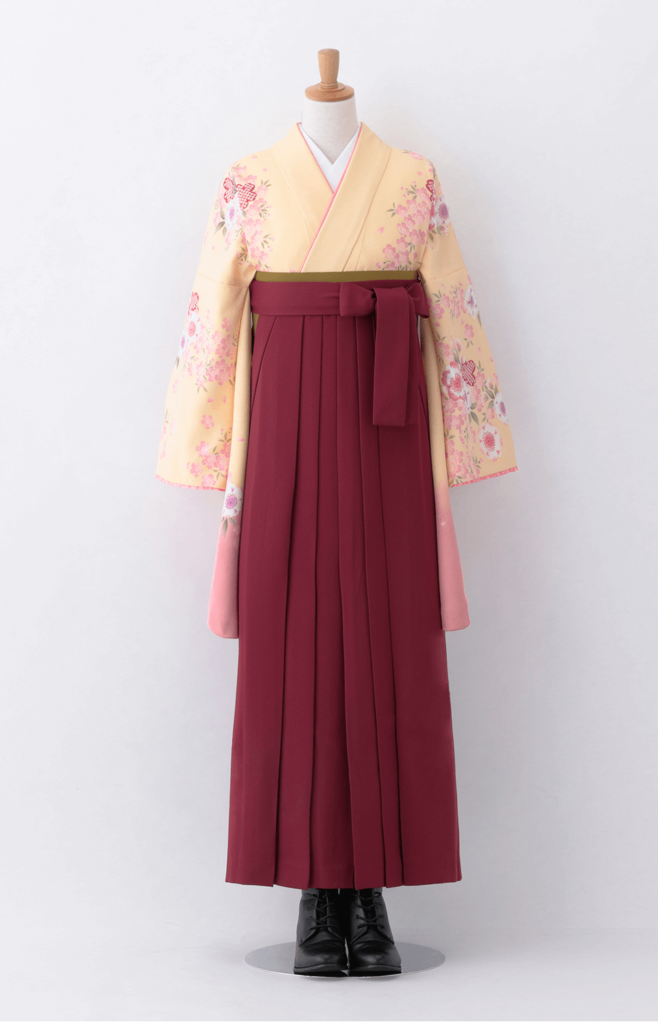 〈着物〉クリーム色 刺繍桜柄着物 〈袴〉エンジ色 無地袴 【T187】