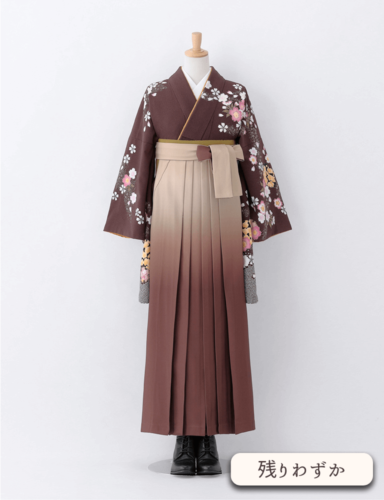 〈着物〉茶色 匹田桜柄着物 〈袴〉ベージュ色&茶色ぼかし 無地袴 【T160】