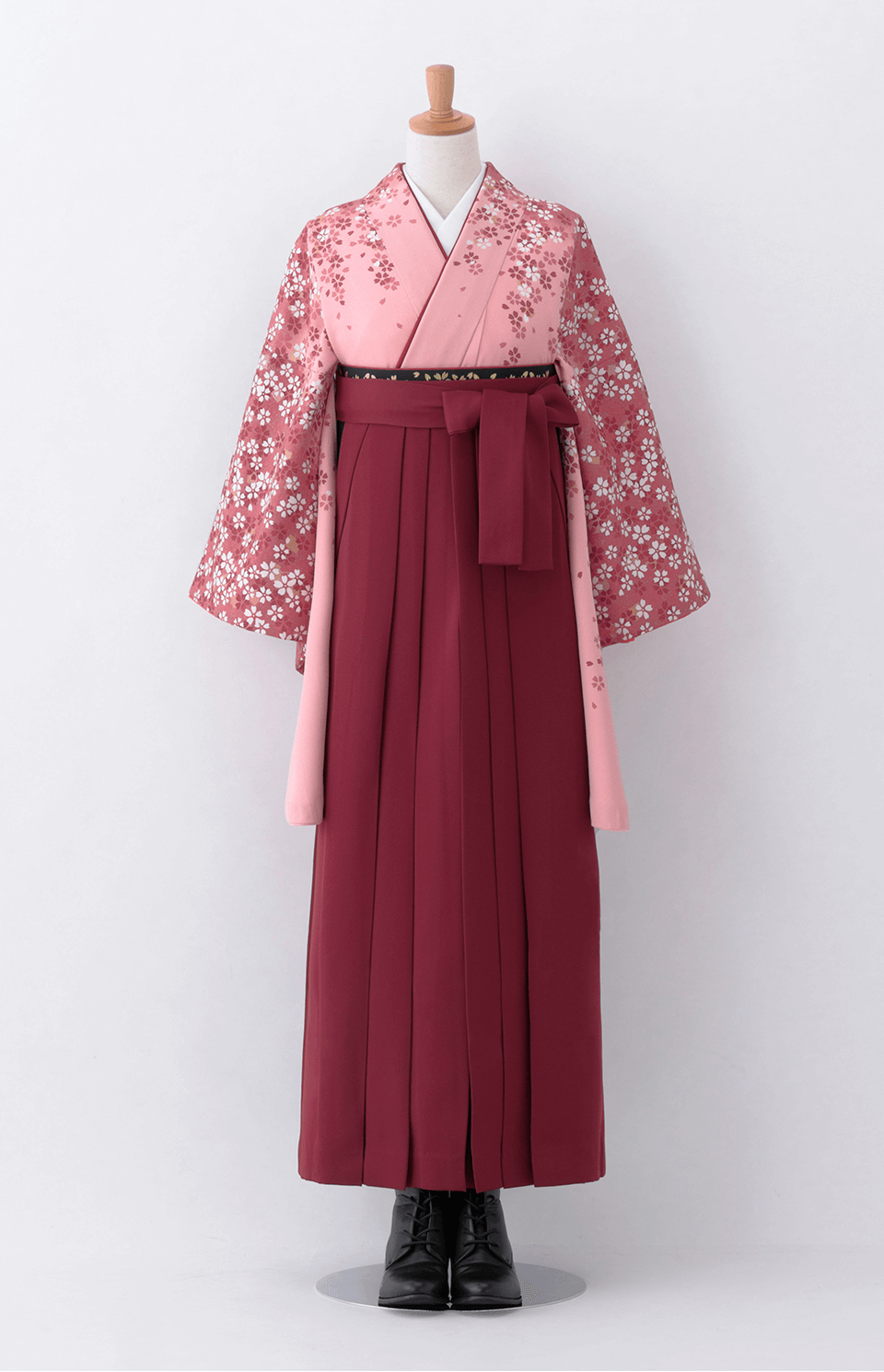 〈着物〉ピンク色 流れ桜柄着物 〈袴〉エンジ色 無地袴 【T189】