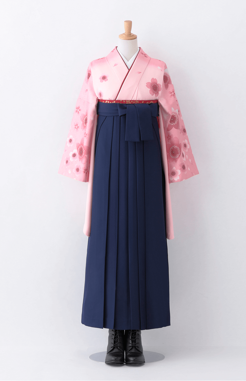 〈着物〉ピンク色 モダン桜柄着物 〈袴〉紺色 無地袴 【T198】