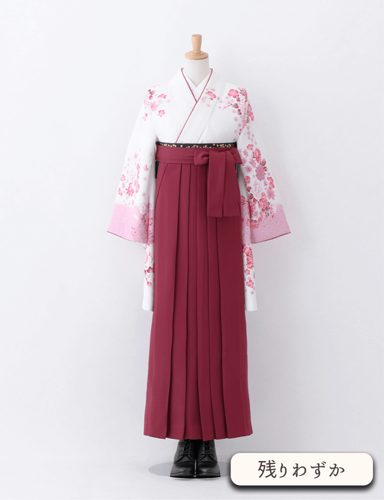 〈着物〉オフホワイト色 牡丹柄着物 〈袴〉エンジ色 無地袴 【T186】