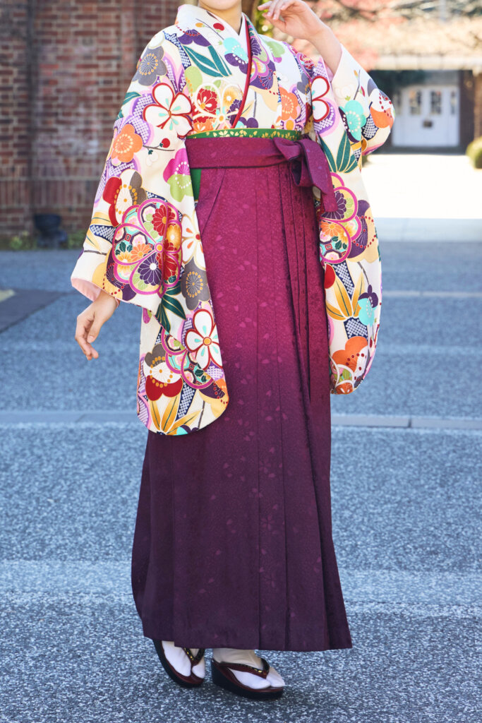 紫の袴_H81（白の着物と紫のグラデーション袴）